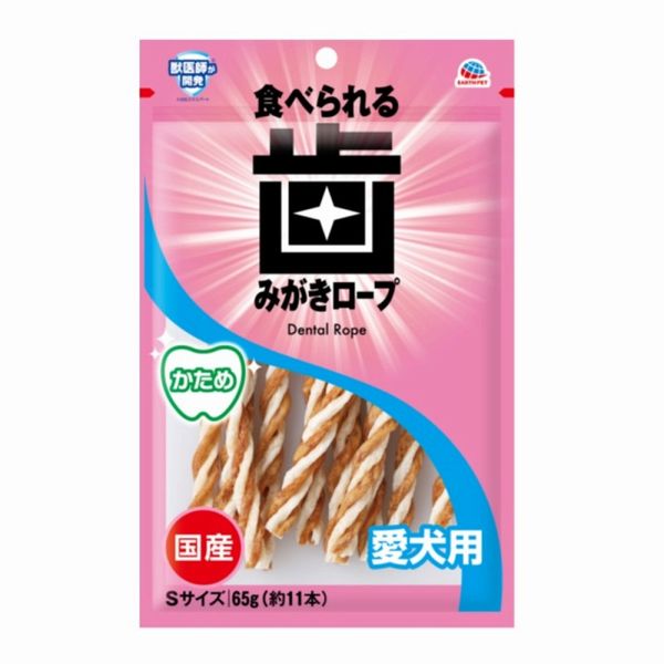 【商品説明】アース・ペット　4994527939508　食べられる歯みがきロープ 愛犬用かためS 65gおいしい層と歯磨きの層を組み込んで作った噛み応えのあるロープ・おいしい層と歯みがき層を編み込んで作った噛みごたえのあるロープです。・よく噛むことで、歯垢、歯石をつきにくくし、お口のニオイ、スッキリ・マッサージで歯茎の健康を維持・ビーフエキス、ポークエキス、酵母エキス配合で、わんちゃんが喜ぶおいしさです。・噛む力が強い愛犬に合わせた「かため」タイプです。［給与方法］・1日に1〜2回、食事のの後に1本/回与えるのがおすすめです。・与えすぎには注意してください。［保管方法］・直射日光、高温多湿を避け、子供やペットが触れない場所に保管する。・開封後はできるだけ早めに与え、残った場合はチャックを閉じ、冷蔵庫で保存する。●商品管理番号：4994527939508●生産地：日本●サイズ：パッケージサイズ：W140×H220×D12mm/重量72g●素材：＜原材料＞豚皮、鶏肉、卵殻Ca、ビーフエキス、酵母エキス、ポークエキス、茶炭、加工デンプン、D-ソルビトール、セルロース、グリセリン、増粘安定剤(CMC)、乳酸Na、トリポリリン酸Na、着色料(カラメル)、保存料(ソルビン酸)、茶乾留物(緑茶エキス含有)、緑茶抽出物＜保証成分＞たん白質2％以上、脂質1％以上、粗繊維4％以下、灰分3％以下、水分20％以下＜エネルギー＞約18kcal/1本●注意事項：・本品は愛犬用のスナックです。人の食べ物ではありません。・生後3ヶ月未満、食物アレルギーを持つ愛犬には与えない。・子供が愛犬に与えるときは、安全のため大人が監視する。・品質保持のため脱酸素剤が入っています。無害ですが食べ物ではありません。開封後は効果がなくなるためすぐに廃棄する。・表面に異なる色が見えることがありますが、原料の一部ですので品質には問題ありません。・色、形、大きさに多少の違いはありますが、品質には問題ありません。・愛犬の食べ方や習性によっては、のどに詰らせることがありますので、必ず観察しながら与える。・愛犬の体調に異常が生じたときは獣医師に相談する。●賞味期限：24ヶ月●メーカー名：アース・ペット 株式会社類似商品はこちらアース・ペット 4994527939409 食331円アース・ペット 4994527939706 食331円アース・ペット 4994527939607 食331円アース・ペット 4994527939904 食182円アース・ペット 4994527939201 食480円アース・ペット 4994527939805 食182円アース・ペット 4994527909105 シ246円アース・ペット 4994527909006 指359円アース・ペット 4994527936903 エ465円アース・ペット 4994527741804 ペ338円アース・ペット 4994527888905 エ779円アース・ペット 4975023665993 歯416円