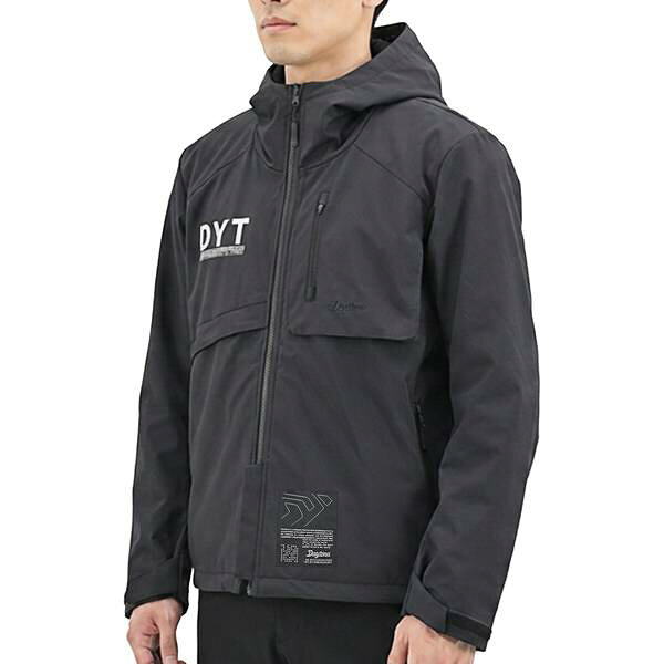 【商品説明】単体では春・秋にちょうど良いアウターとし活躍。冬は別売りインナー(DJ-028/DJ-036)で防寒性を手軽にプラス。簡単にインナーの脱着ができるインナーコネクトシステムを採用。インナーにより対応シーズンの幅が広がり、1年を通して幅広い季節に対応します。マットな質感の厚手素材でありながら、軽やかな着心地を実現。高い防風性能で冷たい風をしっかりブロックし、裏起毛の身頃が体温を逃さず暖かさをキープします。袖裏地にはツイル系素材を採用し、袖通しや腕の動きをスムーズにサポート。大型ポケットを備え、収納力にも優れています。使わないときはフードをすっきり収納でき、タウンユースからツーリングまで幅広いシーンで活躍。●シーズン：春秋冬●インナーコネクトシステムに対応した別売インナー(DJ-028/DJ-036)により、冬の防寒性を手軽にプラス●単体では春・秋にちょうど良いアウターとし活躍し、1年を通して幅広い季節に対応
