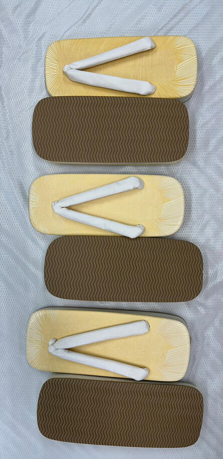 スポンジ底【白】鼻緒草履 （しろはなおぞうり）：お祭り、旅館、居酒屋ユニフォームにも最適な草履