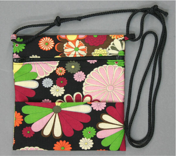 2024年　処分祭り、よさこいに最適なポシェット【花柄の黒系】＜メール便対応＞　【小物入れ よさこい ..
