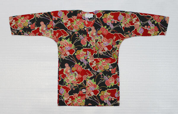 鯉口シャツ＜メール便対応＞　大人用鯉口シャツ【雲に花/黒系】　w900 【男性女性兼用】　［鯉口 シャツ こいくち 祭 衣装 ダボ 居酒屋 ユニフォーム 男性 女性 大菊 黒］