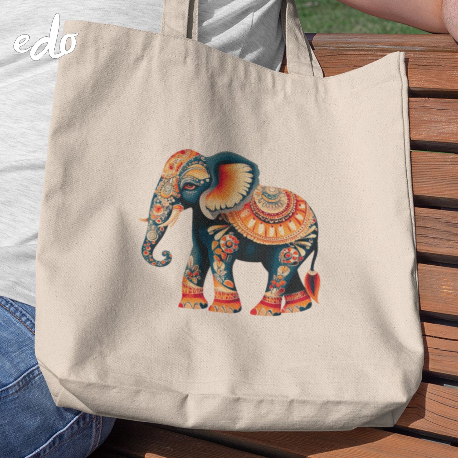 おしゃれなトートバッグ 「鮮やかな装飾が施されたゾウ」 キャンバストートバッグ 帆布 ギフト包装可 バッグ エコバッグ A4 レディース メンズ 通勤 通学 買い物 プレゼント 丈夫 軽い マチあり