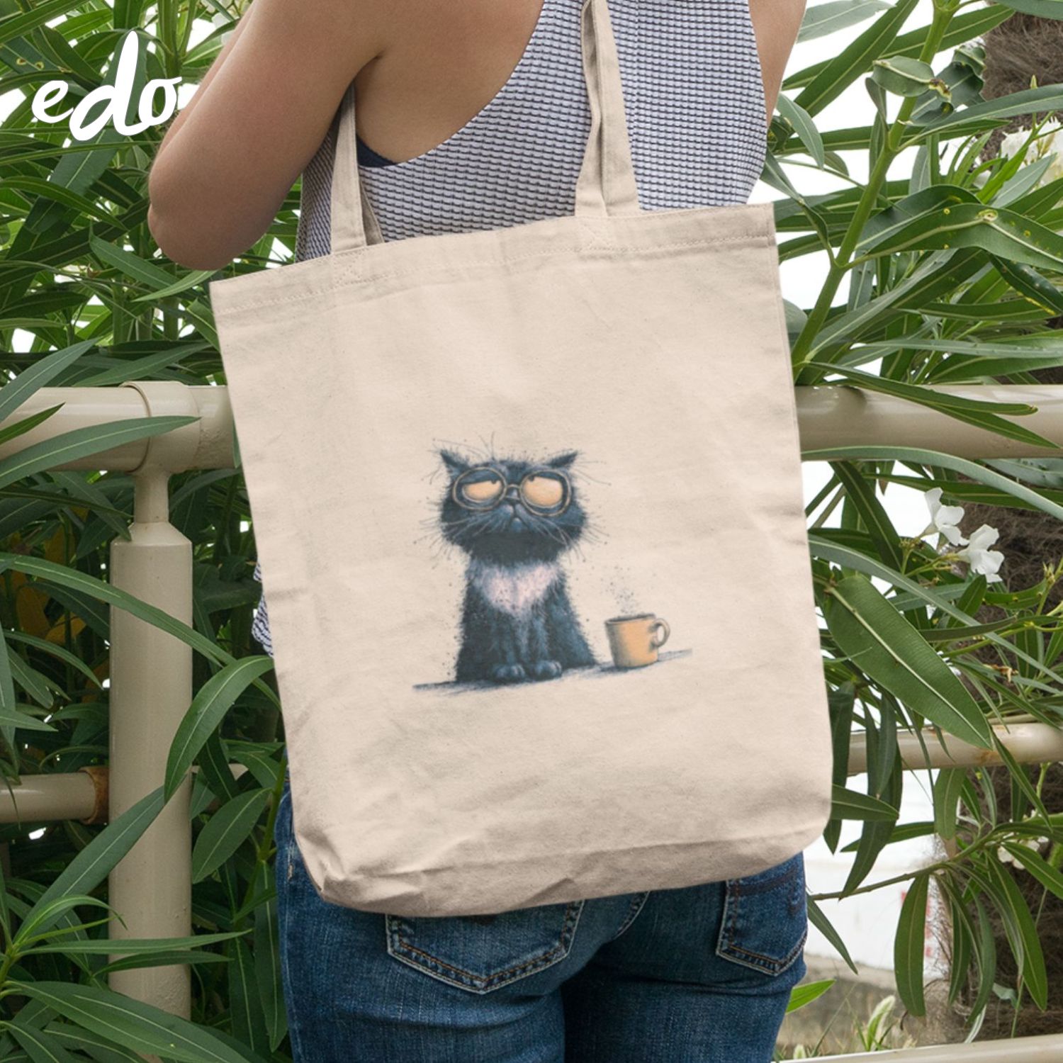 おしゃれなトートバッグ 「愛らしい黒猫」 キャンバストートバッグ 帆布 ギフト包装可 バッグ エコバッグ A4 レディース メンズ 通勤 通学 買い物 プレゼント 丈夫 軽い マチあり