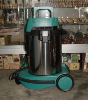 マキタ 490 乾湿両用集塵機 ステンレスタンク仕様 集じん容量32L 吸込仕事率300W ...