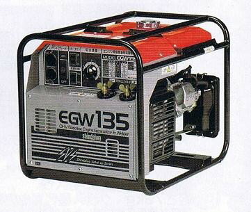 新ダイワ製のガソリンエンジン溶接機のEGW135です。 重量は49kgで、外径寸法は580X427X460（長さX幅X高さmm）です。 発電出力は1.8KVAで、使用率40％で、2.0〜3.2mmの溶接棒が溶接できます。 また、オイル不足警告非常停止、リコイルスタ−タ−方式、スロ−ダウン装置付です。 是非宜しくお願い致します！ ご注意！ ・こちらの商品は、北海道、沖縄県全域、およびその他の県の他離島の方には発送できません。 　また、一部山間部や遠隔地も運送会社が配達してくれない場合がございますので、 　質問欄にてお問合せしてください。 ・近年運送会社が個人宛てには発送してくれなくなりましたので、 　法人名義をお持ちの場合は法人名を連絡してください。 　なお、法人名義をお持ちでない場合は、○○商店等の名義で発送させていただきます。 　この点はご了承願います。 ・こちらの商品は、商品代引き便での発送は取り扱いしておりません。 ・こちらの商品は、配達時間の指定はできません。 　以上の点はご了承願います。 メーカー希望小売価格はメーカーカタログに基づいて掲載しています弊社へのお問い合わせ、こんな物を出品して欲しいというご要望やご希望、またはカタログ請求をして頂く場合にもここからメ-ルでお気軽にお問い合わせ下さい。