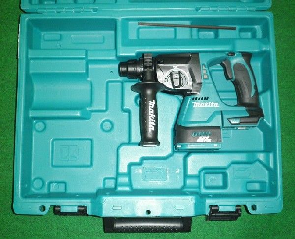 マキタ HR244DZK 18V-24mmAPTハンマドリル 本体のみ + ケ-ス バッテリ・充電器別売 青 新品 純正品...