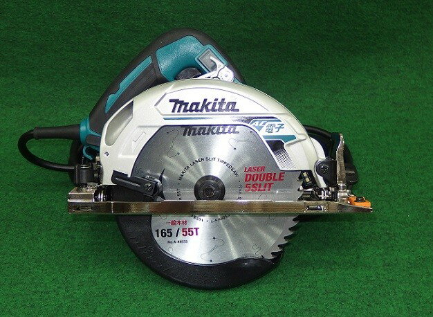 Rakuten - マキタ HS6302 165mm 厚切込み 電子マルノコ 切込深さ66mm 滑らか起動 左5°傾斜可 AC100V チップソー付 青 新品 純正品