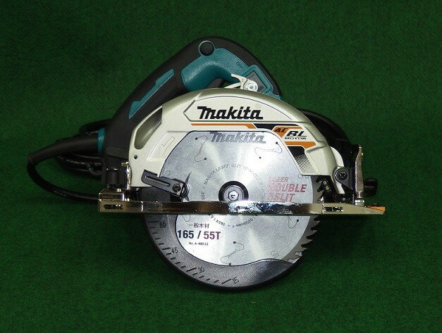 マキタ HS6303 165mm 厚切込み ブラシレス電子マルノコ 切込深さ66mm 滑らか起動 左5°傾斜可 チップソ..