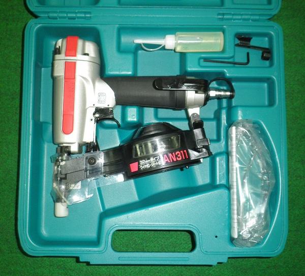 マキタ AN311 32mm 常圧 エア釘打機 シ−ト釘を片手で素早くセットできるシートガイド付 新品【プロ用からDIY、園芸まで。道具・工具のこと...