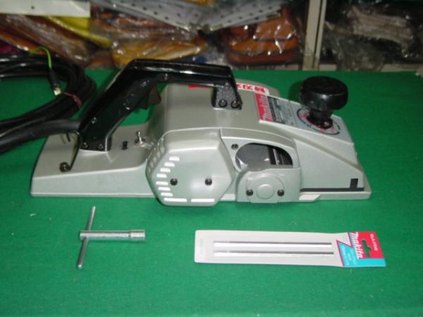 マキタ 1804Nsp 2スピード電気カンナ 最大切削幅:136mm 替刃式 AC100V 新品 マキタ...