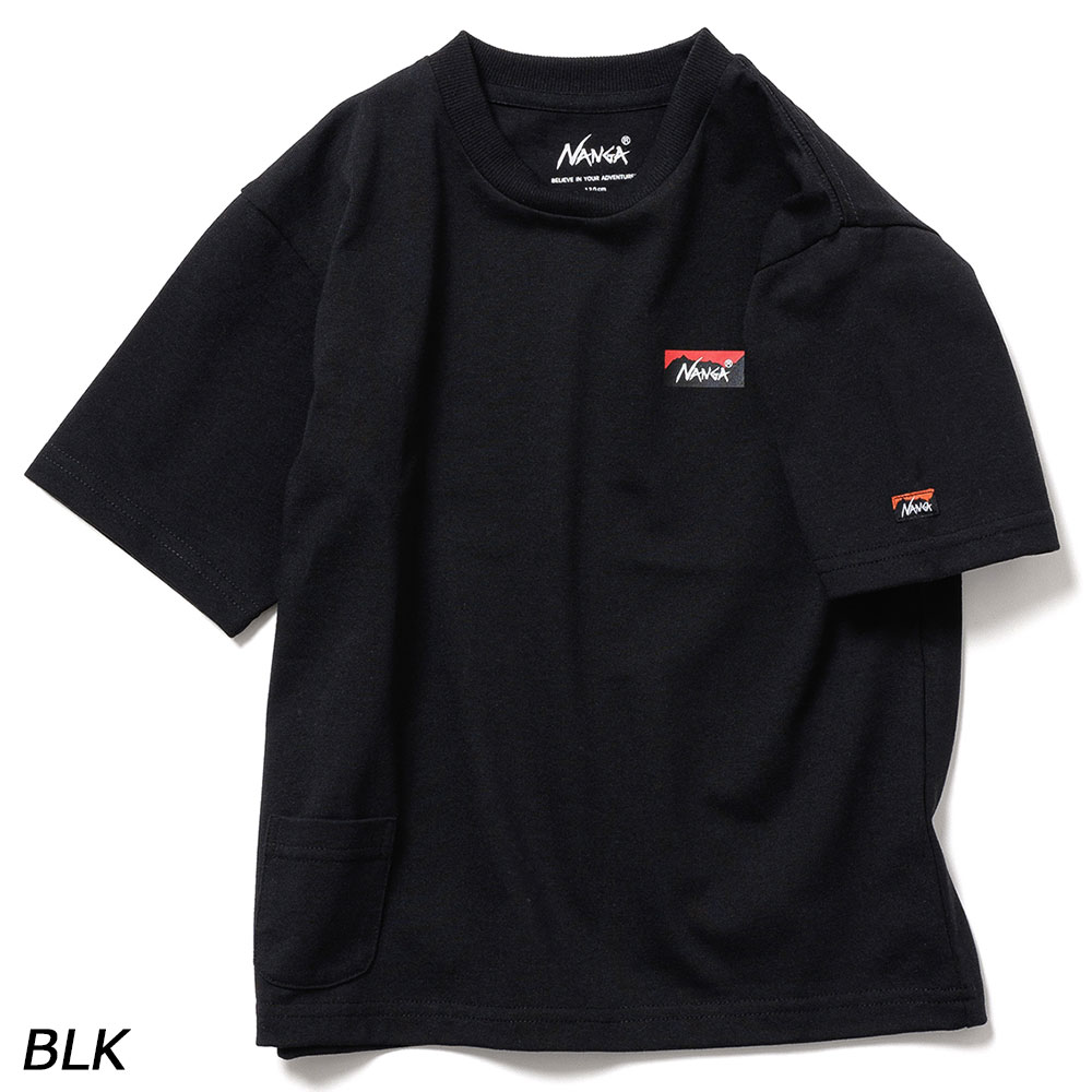 ナンガ　NANGA エコハイブリッドミニボックスロゴキッズティー ECO HYBRID MINI BOX LOGO KIDS TEE N0004571、N0004572、N0004573 コーディネートを選ばない、 シンプルなキッズTシャツ ＜アイテムの特徴＞ ●ナンガの定番 「ECO HYBRID MINI BOX LOGO TEE」の キッズサイズモデル ●柔らかくて肌に優しいリサイクルコットン 『Ferre Yarn(フェレーヤーン)』を使用 ●男の子も女の子も楽しめる、 ポップで可愛いカラーバリエーション ●親子でお揃いが楽しめる、リンクコーデ対応アイテム ＜アイテム説明＞ シンプルなナンガの刺繍ロゴをあしらった Tシャツのキッズサイズモデル。 どんなアイテムとも合わせやすいデザインで、 毎日のコーディネートに取り入れやすい万能な一着です。 左胸にはさりげないロゴ刺繍を、 バックには“BELIEVE IN YOUR ADVENTURES”の スローガンをポップな文字でプリントし、 可愛く仕上がっています。 素材には、環境に優しいリサイクルコットン 「Ferre Yarn(フェレーヤーン)」を使用。 柔らかくさらっとした肌触りで、お子様の肌にも安心。 さらにポリエステルを混紡することで、 型崩れしにくく、洗濯にも強い頼れる一着です。 たくさん遊んで、たくさん洗っても 長く使えるのも嬉しいポイント。 程よくゆとりを持たせたシルエットで、 動きやすさも抜群。右裾には小さなポケットを配置し、 ちょっとした小物入れにも便利です。 ベーシックなカラーからキッズらしい ポップなカラーまで幅広く展開しています。 お子様だけでの着用はもちろん、 同シリーズの「ECO HYBRID BOX LOGO EMBROIDERY TEE」との リンクコーデで、家族みんなのスタイルに統一感を。 シンプルだからこそ、毎日のコーデに活躍する万能Tシャツです。 ※Ferre Yarn(フェレーヤーン)・・・ リサイクルの国際基準を満たしている GRS認定を取得しているリサイクルコットン。 リサイクルコットンを色分けし、 独自の技術で糸へ再生しています。 糸を紡績する工程で大幅なエネルギー削減を行うことが可能です。 環境への負担に配慮した素材。 ※紡績の際、ほかの色と繊維が混ざってしまうことがございますが、 リサイクル繊維の特性となっておりますので、 予めご了承ご理解の程よろしくお願い致します。 ■生地 Ferre Yarn (ポリエステル 50％、コットン 47％、レーヨン 3％) ■サイズ 100、120、140 ■SIZE CHART 100/120/140 着丈/40.5/46.5/52.5 身幅/35.5/39.5/43.5 肩幅/30.5/34.5/38.5 袖丈/14/16/18 【ご注文前に必ずご確認ください】 ●商品・在庫について ・当店の商品は、弊社実店舗の在庫を掲載しております。 そのため、サイト上の在庫表示はリアルタイムではございません。 ご注文後に実店舗にて在庫を確保いたしますが、 売り切れの場合はキャンセルのご連絡をさせていただきます。 ・一部商品のみご用意できない場合は、メールでご連絡します。 返信期限までにお返事がない場合は、在庫のある商品のみ出荷いたします。 ・イベント期間中でも売り切れの可能性があり、 その際に他の商品への変更やポイント等での補填はできかねます。 ●商品の状態について 実店舗在庫のため、以下の状態の商品が含まれる場合がございます。 ・化粧箱や袋の破損・色あせ・シール跡 ・靴の試着によるソール汚れ ・製品タグの汚れや破損 ※商品状態の指定はできません。 ※柄物商品のプリント位置の個体差も指定はできません。 ※外箱が著しく破損している場合は代替箱で発送します。 ※衛生商品・食品など一部商品は返品・交換不可となります。 ●お届け日時について ・日時指定は可能ですが、確約はできません。 ・出荷店舗や配送地域によってはご希望に添えない場合がございます。 ●その他注意事項 ・掲載写真は、実際に取り扱いのないカラーを使用している場合があります。 ・商品仕様は予告なく変更される場合があります。 ・在庫やサイズに関する個別のお問い合わせはお受けできません。 ※必ずご注文前にFAQと上記内容をご確認ください。 ※ご注文いただいた時点で、上記内容に同意いただいたものとさせていただきます。 Tシャツ 半袖 キッズ ジュニア ユース