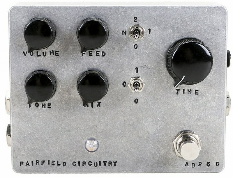 ”Fairfield Circuitry”から、最大500msまでのアナログディレイ「Meet Maude」の登場です！ Volume/Tone/Feed/Mix/Timeコントロールを搭載し、モジュレーションを2段階でかけられる3モードスイッチ（OFF/弱/強）のMスイッチ、インプットシグナルにかかるコンプレッサーの強さを2段階で切り替えるCスイッチを搭載しています。 電源：スタンダードなセンターマイナスの9〜9.6Vアダプター ※電池駆動不可