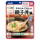 「バランス献立」シリーズは、食べる力が低下した方のために、味はもちろん、見た目の彩りや食べやすさにもこだわった介護食です。 ●ごはんとやわらかく仕上げた鶏肉・たまねぎを煮込み、卵でとじました。 ●にんべん「白だし」を使用。 お湯で温める場合 袋の封を切らずに3分温めてください。 ※火にかけて沸騰させたまま温めないでください。 電子レンジで温める場合 深めの容器に移し、ラップをかけて約40秒（500W）で温めてください。 【主要栄養成分】エネルギー129kcal、たんぱく質6.5g、脂質3.4g、炭水化物18.0g、食塩相当量1.4g【原材料名】野菜（たまねぎ、にんじん、ねぎ）、鶏卵、鶏肉、精白米（国産）、しょうゆ（小麦を含む）、砂糖、チキンエキス、白だし（さば・大豆を含む）、チキンオイル、オニオンエキス、植物油脂、食塩/調味料（アミノ酸等）、増粘剤（キサンタン）【内容量】1袋あたり180g【JAN】4987244188311