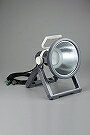 【商品説明】●30W LED採用。堅牢ダイカストボディの3タイプ。●建築・土木等各種工事・夜間の作業などタフな現場で活躍します。●明るさ　全光束2000lm。●省エネ・長寿命30w LEDを装備●LED寿命は約40、000時間、電源投入ですぐに明るく点灯、振動、衝撃に強い。●紫外線放射が少ないので、ほとんど虫を寄せ付けません。●本体は丈夫なダイキャスト製。●高輝度アルミ反射板で明るく照明。●雨中でも安心の屋外用防雨型。●2P/2P接地付兼用プラグ付。●防雨仕様照明スイッチ付。●持ち運びがラクな床置きタイプ。●角度調整が自由自在です。【用途】●建築の内外装工事、土木工事、各種工場の生産現場、機械などの点検整備、屋外のイベント会場、アウトドア照明などに最適です。【注意・使用条件】●電源電圧はAC100Vの±10%の範囲内（90〜110V）の安定した電源を使用してください。●発電機を使用する場合はインバーター式を使用してください。●LED光源にはばらつきがあるため、LED光源毎に発光色・明るさが若干異なる場合があります。●本製品は仮設用です。施設照明用途には使用しないでください。