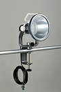 【商品説明】●30W LED採用。堅牢ダイカストボディの3タイプ。●建築・土木等各種工事・夜間の作業などタフな現場で活躍します。●明るさ　全光束2000lm。●省エネ・長寿命30w LEDを装備●LED寿命は約40、000時間、電源投入ですぐに明るく点灯、振動、衝撃に強い。●紫外線放射が少ないので、ほとんど虫を寄せ付けません。●本体は丈夫なダイキャスト製。●高輝度アルミ反射板で明るく照明。●雨中でも安心の屋外用防雨型。●2P/2P接地付兼用プラグ付。●防雨仕様照明スイッチ付。●足場パイプや柱に固定でき、狭い作業現場に最適。●有効締付幅は125mm。●360度首振り可能で、全周方向を照らせます。【用途】●建築の内外装工事、土木工事、各種工場の生産現場、機械などの点検整備、屋外のイベント会場、アウトドア照明などに最適です。【注意・使用条件】●電源電圧はAC100Vの±10%の範囲内（90〜110V）の安定した電源を使用してください。●発電機を使用する場合はインバーター式を使用してください。●LED光源にはばらつきがあるため、LED光源毎に発光色・明るさが若干異なる場合があります。●本製品は仮設用です。施設照明用途には使用しないでください。