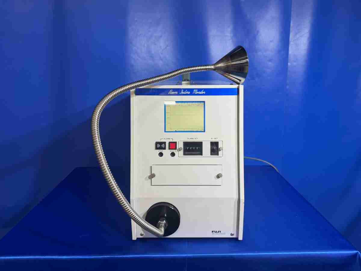 【中古】　3568　富士電機　ルームヨウ素モニタ　型番：FI-596SN　通電確認済　コンパクト　軽量　大学..