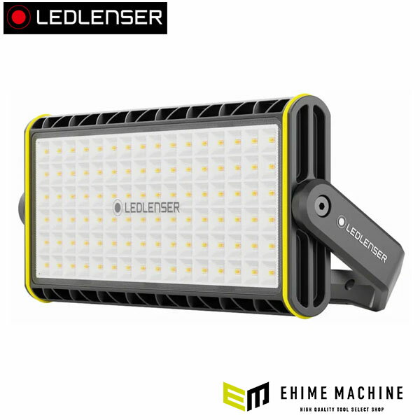 96個のLEDが放つ最大8000lm・135m照射。AFシリーズの最高峰が、プロの現場に「昼間と変わらない視界」をつくり出します。 建築現場・屋内リノベーション・大型設備の夜間点検・道路工事・災害対応----「プロが本気で使う現場照明」には、携帯できる明るさの限界に挑む一台が必要です。 レッドレンザーAF12R Workは、96個のLEDが生み出す最大8000lm・照射距離135mというAFシリーズ最高の光量を、充電式＋AC電源のハイブリッドパワーで実現したフラッグシップモデルです。 AF8R Work（4000lm）のさらに2倍の明るさを持ちながら、質量は約2.59kgと2人以下の人数での現場間搬送も十分現実的な範囲に抑えています。 IP67防水・IK07耐衝撃・CRI80高演色・色温度可変と、屋外の過酷な現場で求められるすべての性能を一台に凝縮しました。 --- ■ 96個LEDが生む最大8000lm・照射距離135m。現場の「暗さ」を根本から解消する AF12R Workに搭載されたLEDの数は96個。AF4R Work（24個）の4倍、AF8R Work（48個）の2倍の光源が広大なエリアを均一かつパワフルに照らします。 ・パワー（8000lm）：照射距離135m。最大光量。建築躯体全体・大型設備・広大な作業エリアの全体照射に。1時間点灯 ・ミドル（4500lm）：照射距離100m。2時間点灯。標準的な大型現場の作業灯として最適 ・ロー（850lm）：照射距離40m。最長12.5時間点灯。長時間の夜間監視・省エネ常夜灯・緊急時の長期使用に 「1台で現場全体を照らしたい」「複数台の作業灯を1台に集約したい」という現場の要求に、正面から応えます。 --- ■ 充電式＋AC電源対応。「ハイブリッドパワー」で電源環境を選ばない AF12R Workも「ハイブリッドパワー」設計を採用しており、充電式バッテリーとAC電源の両方に対応しています。 ・充電式モード：内蔵充電池（Li-ion・4700mAh / 67.68Wh）で電源なしの環境でも稼働。USB-Cケーブルで充電、約6時間でフル充電。ACコードの届かない場所・発電機がない現場での使用に ・AC電源モード：付属のACコード（1.9m）で100Vコンセントに接続。充電池残量を気にせず長時間連続使用可能 ・ハイブリッド運用：AC接続中に充電池を同時充電しながら使用することも可能 「電源環境がまちまちな大型現場」でも、一台で状況に合わせた柔軟な運用が可能です。 --- ■ CRI80・色温度3000~6500K可変。「見やすい光の色」を現場に合わせて選べる 演色評価数（CRI）80の高演色LEDで、配線の色・コンクリートの状態・素材の傷・仕上がりの確認など、色や質感の差をはっきり識別できます。 色温度3000K（電球色）から6500K（昼白色）の範囲で調整可能なため、作業の種類・現場環境・用途に合わせた最適な光色を選べます。 ・3000K（暖色）：屋外イベント・夜間の雰囲気重視の場面に ・4000~5000K（中間色）：建設・電気・設備工事などの一般的な現場作業に ・6500K（昼白色）：品質検査・細部確認・夜間の広範囲監視に --- ■ 周辺グレア軽減機能搭載。8000lmの大光量でも目を守る 「周辺グレア軽減機能」により、8000lmという圧倒的な光量でも作業者の目に直接入る眩しい周辺光を抑制します。 高光量の作業灯にありがちな「まぶしすぎて手元が見にくい」という問題を解消し、長時間の現場作業でも目の疲れを軽減。 付属のディフューザーを装着することで光をさらに拡散させ、より広い範囲を柔らかく照らす「エリアライト」としての使い方にも対応します。 --- ■ IP67防水・IK07耐衝撃・落下耐久1.5m。大型現場の過酷な環境に対応 ・保護等級IP67：完全防塵・水中30分・水深1mまでの防水性能。突然の雨天・泥水・水洗いにも対応 ・耐衝撃保護等級IK07：約2Jの衝撃エネルギーに耐える耐衝撃性。大型現場でのぶつかり・落下にも壊れにくい ・落下耐久：1.5mの落下試験クリア ・素材：アルミニウム合金。高剛性・軽量・耐腐食性を兼ね備え、長期の屋外現場使用に十分な耐久性を確保 --- ■ 三脚対応・スタンド機能。大型現場での安定設置に対応 ・三脚取り付け穴：直径10mm（M10）まで対応。標準的な三脚やスタンドへの固定で高所・安定設置が可能 ・スタンド機能：本体スタンドで地面・足場・作業台に自立設置。設置工数ゼロで即使用開始 ・ACコード長1.9m：コンセントから作業エリアまでの距離に対応した実用的なコード長 --- ■ AFシリーズ3モデル比較。用途に合わせた選び方 ・AF4R Work（502910）：2000lm / 95m / 1.37kg / 33.84Wh。コンパクト・軽量重視。一人作業・点検・DIYに ・AF8R Work（502911）：4000lm / 95m / 1.87kg / 50.76Wh。明るさと携帯性のバランス重視。中規模現場に ・AF12R Work（502913）：8000lm / 135m / 2.59kg / 67.68Wh。最大光量重視。大型現場・建築・リノベーションに 「とにかく明るい作業灯が必要」「広い現場を1台で照らしたい」という方にAF12R Workをお勧めします。 --- ■ 本格スペック一覧 明るさ（lm）：パワー 8000 / ミドル 4500 / ロー 850 照射距離（m）：パワー 135 / ミドル 100 / ロー 40 点灯時間（h）：パワー 1 / ミドル 2 / ロー 12.5 色温度（K）：3000~6500（可変） 演色評価数（CRI）：80 保護等級：IP67（防塵・防水） 耐衝撃保護等級：IK07 落下耐久：1.5m LED数：96個 三脚取り付け：M10まで対応 ACコード長：1.9m 本体寸法（mm）：W382×H214×D41 質量：約2.59kg（電池含む） 電源：専用充電池（Li-ion 内蔵・4700mAh / 14.4V / 67.68Wh）/ AC100V電源（ハイブリッドパワー） 充電時間：約6時間（USB-C） 主な素材：アルミニウム合金 付属品：AC電源ケーブル（1.9m）、USB-Cケーブル、ディフューザー 保証期間：2年間（製品登録で7年に延長） 型番：502913 / JAN：4058205033145 --- ■ レッドレンザーが威信をかけて開発した、現場照明の集大成 AF12R Workは、レッドレンザーが「現場照明の最高峰」を目指して開発したAFシリーズのフラッグシップモデルです。 製品登録で最大7年の長期保証が付帯しており、大型現場での長期運用でも安心してお使いいただけます。 「現場の暗さを完全に解消したい」「プロの照明道具として長く使い続けたい」という方に、自信を持ってお届けします。 人気のカテゴリ 新商品 今月の特価品 オリジナル商品 ワケあり特価品