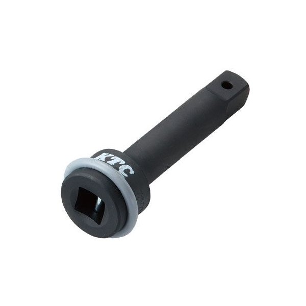 差込角9.5sq.・全長100mm。 奥まった箇所に届くインパクトレンチ用エクステンションバー。 KTCのインパクト用エクステンションバーBEP3-100です。 差込角9.5mm(9.5sq.)(3/8)のインパクトレンチとソケットの間に挟み、全長100mm分だけ作業位置を延長します。 特長 差込角9.5sq.のインパクトレンチ用エクステンションバーです。 ピン・リング付です。 用途 インパクトレンチで奥まったボルト・ナットにアクセスする作業に。 仕様 品番BEP3-100JANコード4989433608778差込角9.5mm(9.5sq.)(3/8)全長100mmソケット部外径22mm質量120gピン・リング品番PR-1519 ご注意 2本以上接続して使用しないで下さい。 黒色のリングには黒色のピン、灰色のリングにはシルバーのピンを組み合わせて下さい。 ブランド紹介 KTC(京都機械工具)は、1950年創業、日本を代表する総合ハンドツールメーカーです。鍛造から機械加工、熱処理、めっきまで、すべての工程を自社で行う一貫生産体制が最大の強み。その熱間鍛造技術は世界トップクラスと評され、60年以上磨き上げた品質管理が、確かな製品安定性とデザイン性を支えています。「軽くて、強くて、使いよい」を社是に、累計1万点を超えるラインナップを展開。アイテム数・生産量ともに国内No.1、自動車アフターマーケットでも圧倒的なシェアを誇る、名実ともに日本のトップブランドです。ものづくりの頂点に立つのが、フラッグシップブランド「nepros(ネプロス)」。公差を限りなくゼロに近づける精度と、職人が磨き上げる鏡面仕上げの美しさは、海外の高級ツールに並び称され、プロのメカニックから絶大な信頼を集めています。KTCが形にするのは、使う人の歓びと誇りを満たす、日本の匠のものづくりそのものです。 人気のカテゴリ 新商品 今月の特価品 オリジナル商品 ワケあり特価品　