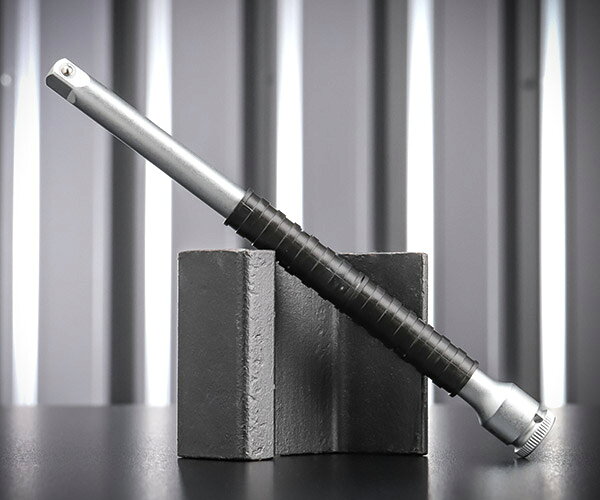 8794 LAシリーズ。 Wera Zyklop エクステンションには、ネジやナットを素早く締めたり緩めたりできる、握りやすいクイックターンスリーブが付いています。 弾丸トラップ溝付き。 マットクロムメッキのクロムバナジウム製。　 ボールロック付1/4"角ソケットレンチインサート用。　 【仕様】 差込角(DR)：1/4 全長(mm)：150 メーカー名：WERA（ヴェラ・ベラ） メーカー品番：003526 WERA品番：05003526001 商品名：003526 1/4DRx150エクステンションバー早回しZYKLOP JANコード：4013288121073 【ブランド紹介】 Wera(ヴェラ・ベラ) 1936年創業。「ツールの反逆者であれ」を掲げ、革新的なデザインと確かな品質を両立。ヒルティのOEMも手がけ、近年は二桁成長を続ける注目のツールブランド。 人気のカテゴリ 新商品 今月の特価品 オリジナル商品 ワケあり特価品