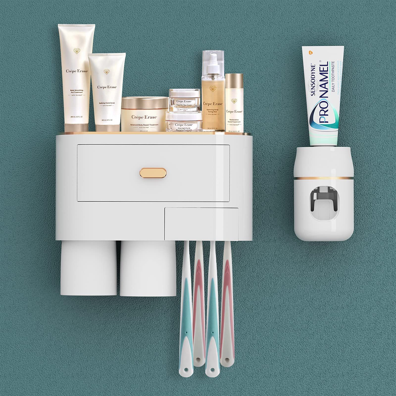 ABS製の歯ブラシホルダー、穴を開ける必要がなく、壁掛け、バスルームのスペースを節約できます。自動歯磨き粉ディスペンサーは非接触で操作が簡単で、強度に応じて歯磨き粉の押し出しの長さを簡単に制御できます。口紅やその他の小さなアクセサリーを保管するための引き出しと、歯磨き粉、カミソリ、洗顔剤、化粧品用の棚の平らな表面を備えた逆磁気歯ブラシカップのデザイン。壁掛け歯ブラシホルダーの寸法: 23cm x 19cm x 11.3cmパッケージ内容：歯ブラシホルダー壁掛け×1、歯磨き粉ディスペンサー×1、歯ブラシカップ×2