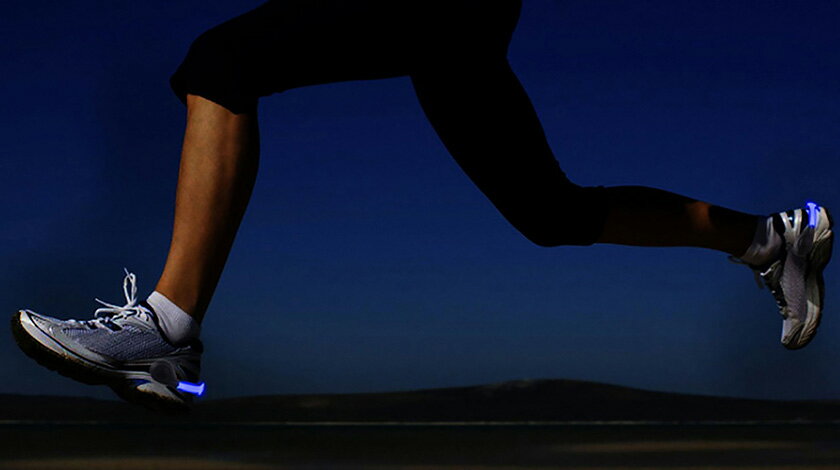 2個セット LED シューズバンド ランニング ライト 高輝度 点滅 点灯切り替え 充電式 LEDあしもとライト君 led ナイトラン グッズ 防災 ジョギンググッズ 夜道 安全対策 ペット 散歩 災害 夜間 点灯 点滅 安全 子ども 子供の安全 登山グッズ アウトドア LE-A01 安全ライト