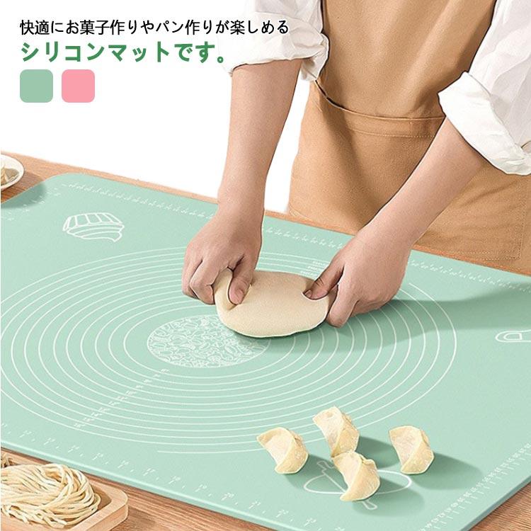 F　40*50cm/45*65cm/50*70cm 快適にお菓子作りやパン作りが楽しめるシリコンマットです。食品グレードのシリコンから作られて、匂いなし、無毒無害！耐熱性と耐冷性が備えているため、-40℃から230℃までの温度に耐えられます。ノンスティック表面なので、粘着性の材料にうまく働けます。引き裂きにくく、強力な吸着力を持っているので、ピタリと吸着、ズレにくいです。スケールの目盛りも付いているので、パンやお菓子のサイズを揃えるのも簡単です。直接水で洗ったり、湿った布で軽く拭くだけで簡単にきれいになります。折りたたんだり巻いたりしてコンパクトに収納でき、スペースを取らず、繰り返し使用できます。 サイズ40*50cm 45*65cm 50*70cmサイズについての説明F　40*50cm/45*65cm/50*70cm素材シリコン色グリーン ピンク備考 ●サイズ詳細等の測り方はスタッフ間で統一、徹底はしておりますが、実寸は商品によって若干の誤差(1cm--3cm )がある場合がございますので、予めご了承ください。●製造ロットにより、細部形状の違いや、同色でも色味に多少の誤差が生じます。●パッケージは改良のため予告なく仕様を変更する場合があります。▼商品の色は、撮影時の光や、お客様のモニターの色具合などにより、実際の商品と異なる場合がございます。あらかじめ、ご了承ください。▼生地の特性上、やや匂いが強く感じられるものもございます。数日のご使用や陰干しなどで気になる匂いはほとんど感じられなくなります。▼同じ商品でも生産時期により形やサイズ、カラーに多少の誤差が生じる場合もございます。▼他店舗でも在庫を共有して販売をしている為、受注後欠品となる場合もございます。予め、ご了承お願い申し上げます。▼出荷前に全て検品を行っておりますが、万が一商品に不具合があった場合は、お問い合わせフォームまたはメールよりご連絡頂けます様お願い申し上げます。速やかに対応致しますのでご安心ください。 製菓マット クッキングマット パンマット クッキー 目盛り付き 耐熱 ベーキングマット ピザ 大きいサイズ 製菓道具 シリコン 滑り止め 製菓マット メーカー希望小売価格はメーカーサイトに基づいて掲載しています