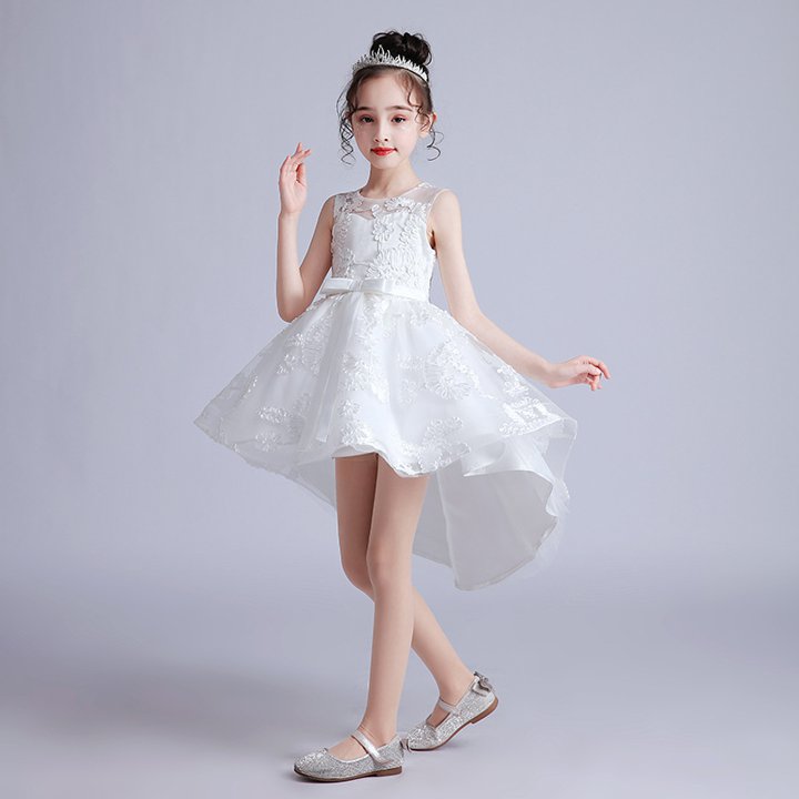 【子ども】女の子 レース でオシャレなドレス ひざ丈 キッズ 白地 白 ピンク 紺 赤 レジャー お出かけ 結婚式 フォーマル ピアノ 発表会 110 120 130 140 150【商品説明】女の子 レース でオシャレなひざ丈ドレスです。結婚式やピアノの発表会などでも活躍できる商品です。(ドレスのみ)カラー：白・ピンク・紺・赤サイズ：白　　　　　ピンク　　　赤　　　　紺　　　　　　　　110cm　　110cm　　110cm　　110cm　　　　　120cm　　120cm　　120cm　　120cm　　　　　130cm　　130cm　　130cm　　130cm　　　　　140cm　　140cm　　140cm　　140cm　　　　　150cm　　150cm　　150cm　　150cm　　　　　160cm　　160cm　　160cm　　160cm＜ご注意＞◆画像はご覧になっているパソコン・モニター等により実際の商品と多少色味が異なる場合がございます。色味が違う等のクレームはお受けできませんので予め、ご了承下さい。◆サイズ表記に若干の誤差が生じる場合がございます。◆当サイトは複数店舗で販売している関係で、ご注文のタイミングによっては在庫にズレが生じ、商品をご用意できない場合がございます。その場合には誠に恐れ入りますが、ご注文後にお取り消しの手続きをさせていただきますので予めご了承いただけますと幸いです。◆送料、発送予定日数につきましては、ショッピングガイドをご覧ください。KーAY0064【子ども】女の子 レース でオシャレなドレス ひざ丈 キッズ 白地 白 ピンク 紺 赤 レジャー お出かけ 結婚式 フォーマル ピアノ 発表会 110 120 130 140 150 メーカー希望小売価格はメーカーサイトに基づいて掲載しています