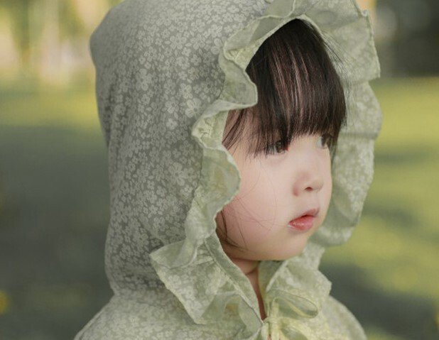 【子ども】女の子 かわいい フード付き小花柄フリルブラウス グリーン ホワイト 80 90 100 110 120 130 140cm【商品説明】フード付きのかわいい 小花柄フリルブラウスです。 カラー：グリーン・ホワイトサイズ：グリーン・ホワイト　　　　　　80cm　　80cm　　　　　　90cm　　90cm　　 　　　100cm 100cm 110cm 110cm 120cm 120cm 130cm 130cm 140cm 140cm＜ご注意＞◆画像はご覧になっているパソコン・モニター等により実際の商品と多少色味が異なる場合がございます。色味が違う等のクレームはお受けできませんので予め、ご了承下さい。◆サイズ表記に若干の誤差が生じる場合がございます。◆当サイトは複数店舗で販売している関係で、ご注文のタイミングによっては在庫にズレが生じ、商品をご用意できない場合がございます。その場合には誠に恐れ入りますが、ご注文後にお取り消しの手続きをさせていただきますので予めご了承いただけますと幸いです。◆送料、発送予定日数につきましては、ショッピングガイドをご覧ください。KーAY0181【子ども】女の子 かわいい フード付き小花柄フリルブラウス グリーン ホワイト 80 90 100 110 120 130 140cm メーカー希望小売価格はメーカーサイトに基づいて掲載しています