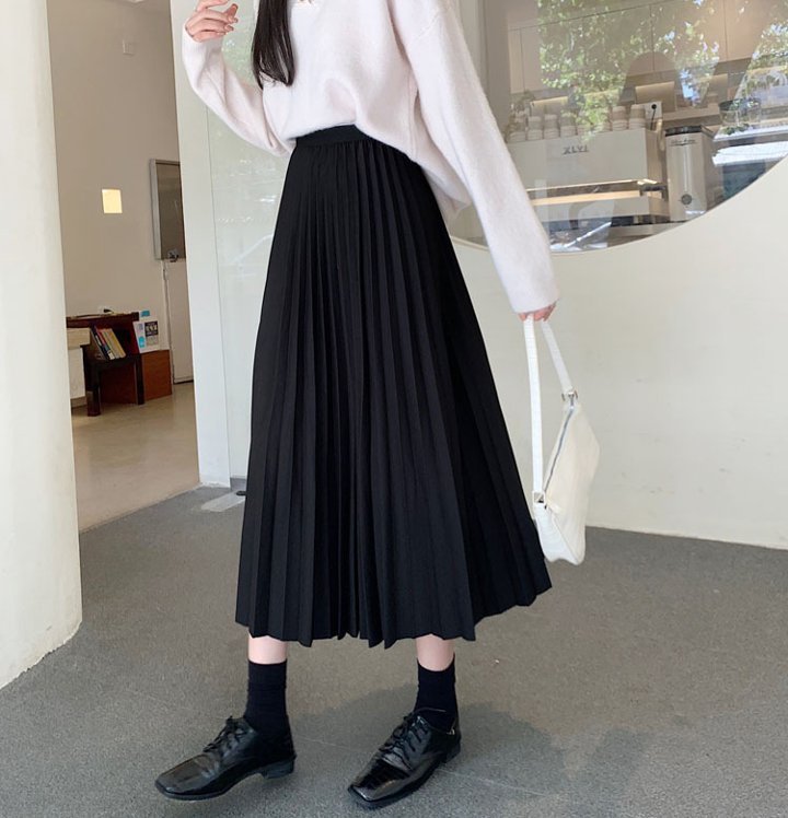 スカート ロングスカート プリーツスカート 膝下 ミモレ ミモレ丈 7分丈 ミディアム丈 セミフレア プリーツ ウエストゴム 透け感 かわいい 大人可愛い きれいめシンプルでクラシカルな雰囲気のプリーツスカートです。落ち着いた色合いのカラーバリエーションと豊富なサイズになっています。色展開　ブラック　ベージュ　ブラウンサイズ　XS　S　M　L　XLサイズ(cm)XS　 ウエスト　76-85S　　 ウエスト　86-95M　　 ウエスト　96-105L　　 ウエスト　106-125XL　　ウエスト　116-125＜ご注意＞◆画像はご覧になっているパソコン・モニター等により実際の商品と多少色味が異なる場合がございます。色味が違う等のクレームはお受けできませんので予め、ご了承下さい。◆平置き・メジャー採寸ですので、サイズ表記に若干の誤差が生じる場合がございます。◆当サイトは複数店舗で販売している関係で、ご注文のタイミングによっては在庫にズレが生じ、商品をご用意できない場合がございます。その場合には誠に恐れ入りますが、ご注文後にお取り消しの手続きをさせていただきますので予めご了承いただけますと幸いです。◆送料、発送予定日数につきましては、ショッピングガイドをご覧ください。LBS-0601スカート ロングスカート プリーツスカート 膝下 ミモレ ミモレ丈 7分丈 ミディアム丈 セミフレア プリーツ ウエストゴム 透け感 かわいい 大人可愛い きれいめ メーカー希望小売価格はメーカーサイトに基づいて掲載しています