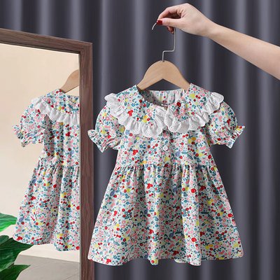 【子ども】女の子 かわいい 大きめ襟の花柄ワンピース 80 90cm【商品登録テンプレート】【商品説明】商品内容：カラー：サイズ80cm90cm＜ご注意＞◆画像はご覧になっているパソコン・モニター等により実際の商品と多少色味が異なる場合がございます。色味が違う等のクレームはお受けできませんので予め、ご了承下さい。◆サイズ表記に若干の誤差が生じる場合がございます。◆当サイトは複数店舗で販売している関係で、ご注文のタイミングによっては在庫にズレが生じ、商品をご用意できない場合がございます。その場合には誠に恐れ入りますが、ご注文後にお取り消しの手続きをさせていただきますので予めご了承いただけますと幸いです。◆送料、発送予定日数につきましては、ショッピングガイドをご覧ください。k-ai0368【子ども】女の子 かわいい 大きめ襟の花柄ワンピース 80 90cm メーカー希望小売価格はメーカーサイトに基づいて掲載しています