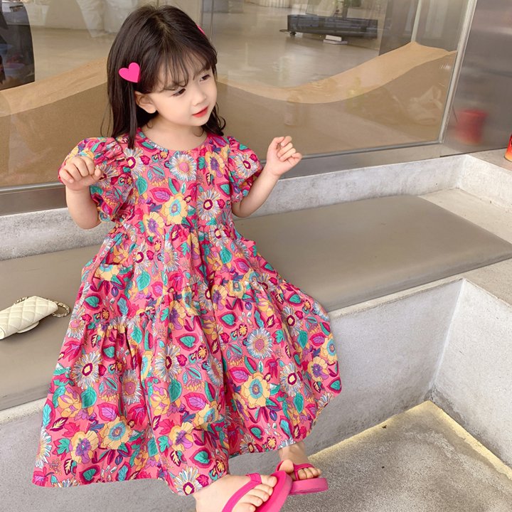 【子ども】バルーン袖ピンクの花柄ワンピース 80 90 100 110 120 130cm【商品説明】バルーン袖ピンクの花柄ワンピースです。カラー：ピンクサイズ80cm90cm100cm110cm120cm130cm＜ご注意＞◆画像はご覧になっているパソコン・モニター等により実際の商品と多少色味が異なる場合がございます。色味が違う等のクレームはお受けできませんので予め、ご了承下さい。◆サイズ表記に若干の誤差が生じる場合がございます。◆当サイトは複数店舗で販売している関係で、ご注文のタイミングによっては在庫にズレが生じ、商品をご用意できない場合がございます。その場合には誠に恐れ入りますが、ご注文後にお取り消しの手続きをさせていただきますので予めご了承いただけますと幸いです。◆送料、発送予定日数につきましては、ショッピングガイドをご覧ください。k-ai0374【子ども】バルーン袖ピンクの花柄ワンピース 80 90 100 110 120 130cm メーカー希望小売価格はメーカーサイトに基づいて掲載しています
