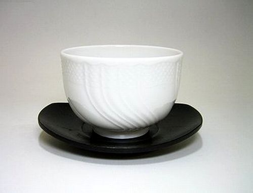 茶托 白山陶器 陶茶托 黒炭釉 径12cm S-line 波佐見焼 来客用 コースター 食洗機対応 電子レンジ対応 小皿 プレート 豆皿 おつまみ皿 エスライン おしゃれ かわいい カフェ 食器 陶器 おもてなし 和風 引出物 記念品 プレゼント 内祝 結婚祝ギフト 引越 新生活 御祝 無地