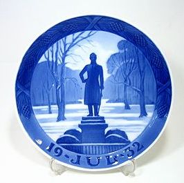 ロイヤルコペンハーゲン・クリスマスプレート 1932年 フレデリック6世像のスボー公園 18cm