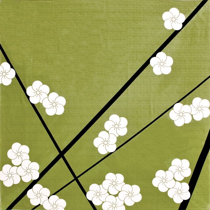 梅の花をつけたまっすぐ伸びる枝が「槍」を思わせることから「槍梅」と呼ばれています。紋様として使われる捻梅（ねじうめ）をあしらいまっすぐな枝と組み合わせシンプルに表しました。サイズ：約106×106cm素　材：綿 100％※モニターの発色の具合により実際の商品と色が異なる場合がございます。〜永楽屋の手ぬぐいについて〜 「永楽屋の手ぬぐい」はオリジナルの木綿生地を使っています。ケバの少ない上質な糸を昔ながらの織機を使って、国内で時間をかけて丁寧に織っています。織りあがった生地はきめが細かくなめらかな肌触りです。 永楽屋の手ぬぐいは主に、日本の代表的染技法のひとつである、友禅染で染めています。図案をもとに色の数だけ型を作り、一枚一枚丁寧に色を重ねていきます。発色が鮮やかで美しく、手拭の存在感を引き立たせています。 〜手ぬぐいのお手入れについて〜 手ぬぐいは江戸の昔より小巾木綿で作られていて、長さ方向は様々な用途に対応するため、切りっぱなしになっています。そのため、使用しているうちに横糸が少しずつほつれてきますが、何度かお洗濯いただくと馴染んでまいります。ほつれてきた横糸は無理に引っ張ったりせずに、はさみで余分な糸をカットしてください。 〜お洗濯について〜 洗濯機などのたっぷりの水で洗って下さい。濃い色の商品は色落ちする可能性がございますので、他のものと分けてお洗濯下さい。 長時間の浸け置きや濡れたままの放置、生地が重なった状態で干したりしますと色移りの原因となります。洗濯後はすみやかに形を整えて陰干ししてください。