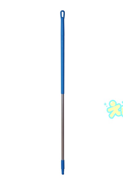 ヴァイカン社のハンドルは握り易い形状とエルゴミック（人間工学）デザインにより長時間の使用でも疲れにくい設計となっています。ヴァイカン社の全商品にジョイントできます。■商品仕様商品番号：2937外形寸法：(Ф×W)42×1500mm耐熱温度：100℃重量：540g材質：アルミニウム※製造元：ヴァイカン社(デンマーク)JAN 5705020293733Vikan社は最適な清掃のソリューションに対するクリーニングツールを提供するだけでなく、製品を使用する従業員や環境に対しても重点を置いております。ヴァイカンツールはISO承認の工場で生産されています。消費者の安全に対する意識が高まっている現在、食品業界ではいかに安全性を確保しハイクオリティな商品を供給するかが課題となっています。そのためアメリカのNASAで食品の安全衛生の保障を目的として開発されたHACCPに関心をもち、導入する企業も増えています。HACCPとは、食品等の製造工程で危機を起こす要因を分析し、連続的に管理して安全を確保する管理方法です。食品工場など徹底した衛生管理や感染防止対策が求められる場所では、施設内のゾーニング管理と清掃道具のカラーコーディングが必要となります。清掃区域ごとに清掃道具を色分けし明確化する事で清掃道具による施設内への細菌の拡散を予防する事が出来ます。HACCPは作業工程のすべてにおいて危害分析を行い、工場内で使用する設備・資材にいたるまで、徹底した衛生管理が要求されます。ヴァイカンツールは、5色のカラーバリエーションを用意していますので、清掃区域や調理する食材毎に色分けし、洗浄区域を明確にすることができます。ヴァイカンツールは人間工学に基いて設計されています。握り易く作業し易い大きさに計算されていますので、作業効率がよく、長時間の作業でも疲れにくくできています。丸ハンドブラシ独特の円形ブラシで手持ちが握りやすく、毛先が広がるので従来と比べ隅々まで清掃できます。ショートハンドルブラシ柄の部分に角度をつけた事で、よりブラシに力が伝わり易いように設計してあります。ブラシの先端部分がワイドになっているので角の隙間に入り込む事ができます。ハンドスクイージ金属を一切使わず、一体形成の為従来品より衛生的です。ラバー部分は特殊ゴムを使用している為、凸凹した床面にも適しております。アングルデッキブラシブラシボディが湾曲しており、どの角度でも垂直に当たる設計がされている為、壁や作業台の下にも従来より効率出来に清掃する事が出来ます。ヴァイカン製品は人間工学に基づいた耐久性のあるプロフェッショナルクリーニングツールです。食品工場やレストラン、病院、さらには車両清掃まで幅広いラインナップのツールが様々な場所で使用されています。デンマークに本社を置くVikan社は1898年に設立され、創業110年以上の歴史を持つヨーロッパを代表する清掃ツールメーカーです。その信頼性は世界各国に認められ、現在では世界約70ヶ国に輸出され高品質な製品を供給し続けております。Vikanとは&hellip;　デンマーク語のvi kan = We can から名付けられました。