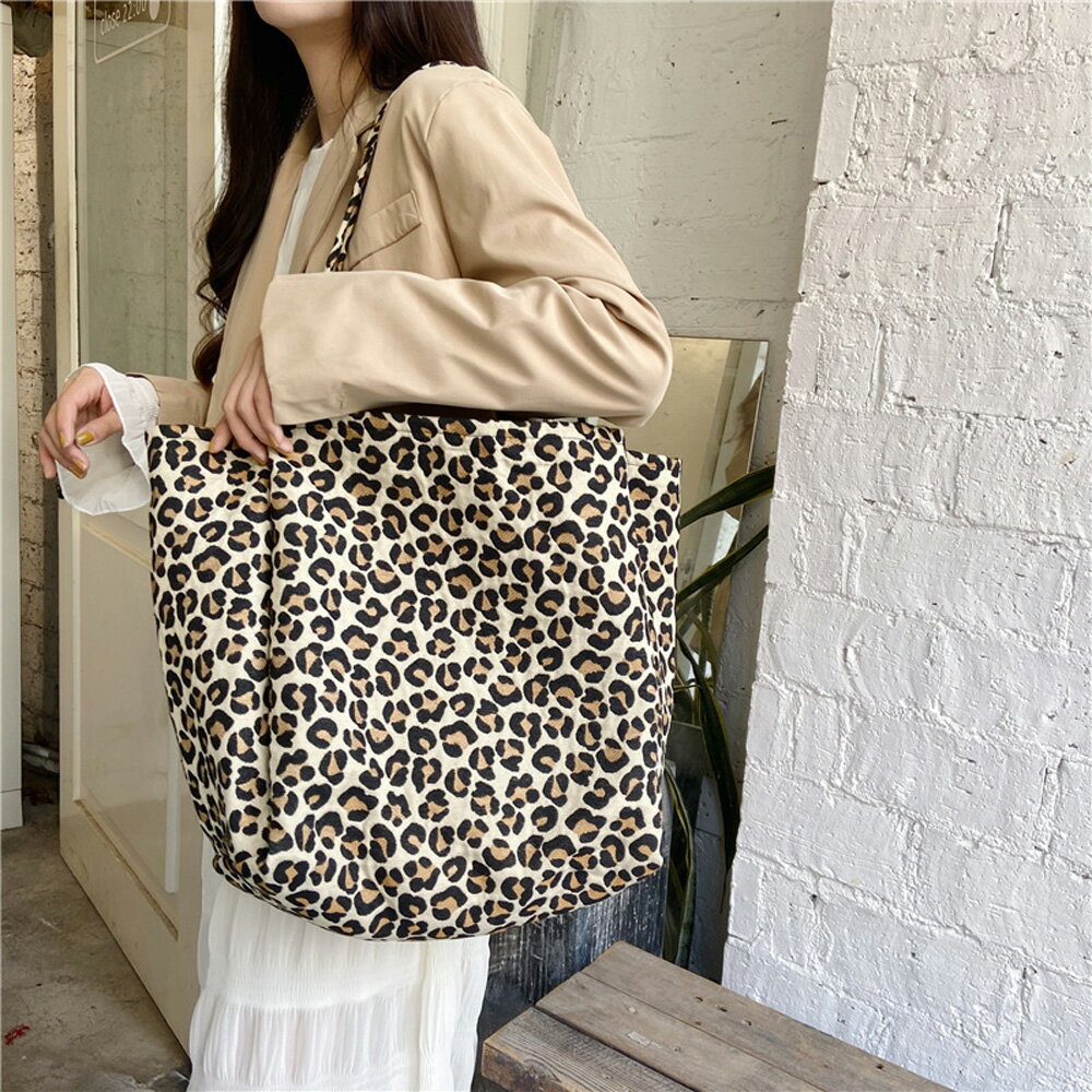 送料無料 ヒョウ柄 ワンちゃん　犬柄　薄手 トートバッグ アニマル柄 動物柄 バック　トートバッグ 大きめ レディース 大容量