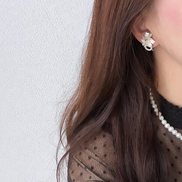 秋ファッション　骨格ウェーブ　お花　 淡水パール バロックパール メタル ゴールド イエベ　ブルベ金属アレルギー対応 軽い アクセサリー かわいい おしゃれ 秋 冬 クリスマス 送料無料 3