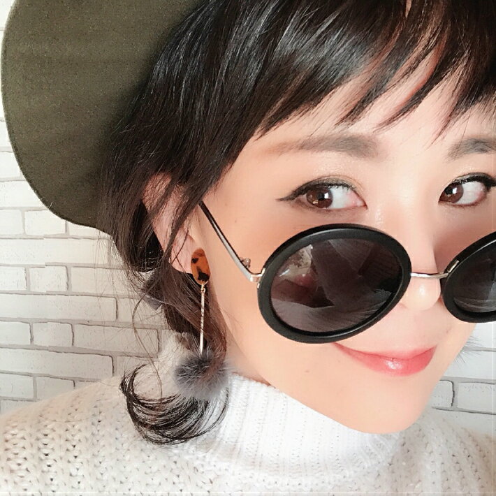 送料無料 揺れる ミンクファー べっ甲風 ピアス イヤリング レディース 女性用 ハンドメイド アクセサリー 樹脂 軽い 可愛い お洒落 秋 冬 金属アレルギー対応 ギフト 大ぶり