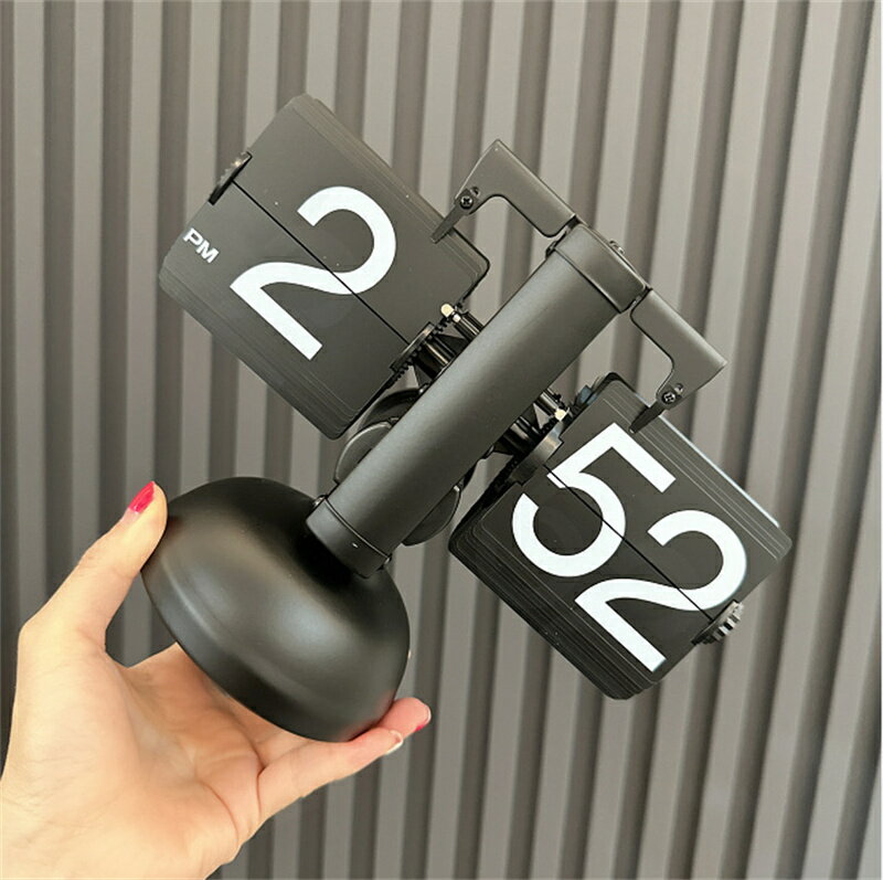 Alessi - リップクロック - レトロデザインのデスククロック