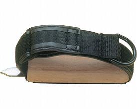 【ブラックフライデーP2倍】斉藤工業 万能カフ(革製差込バンド) 万能カフ 木付き NH-2 ポケット式 (食事用補助用具 スプーン・フォーク対応) 介護用品