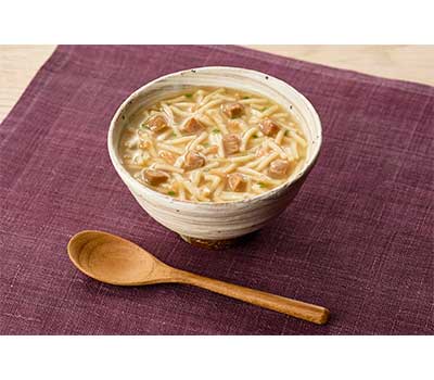介護用品専門店 まごころショップの介護食 レトルト やわらか食 まんぷく日和 ソーキそば 100g アサヒグループ食品 ムース食 ミキサー食 歯ぐきでつぶせる 区分2 介護食品 おかず｜アングル2