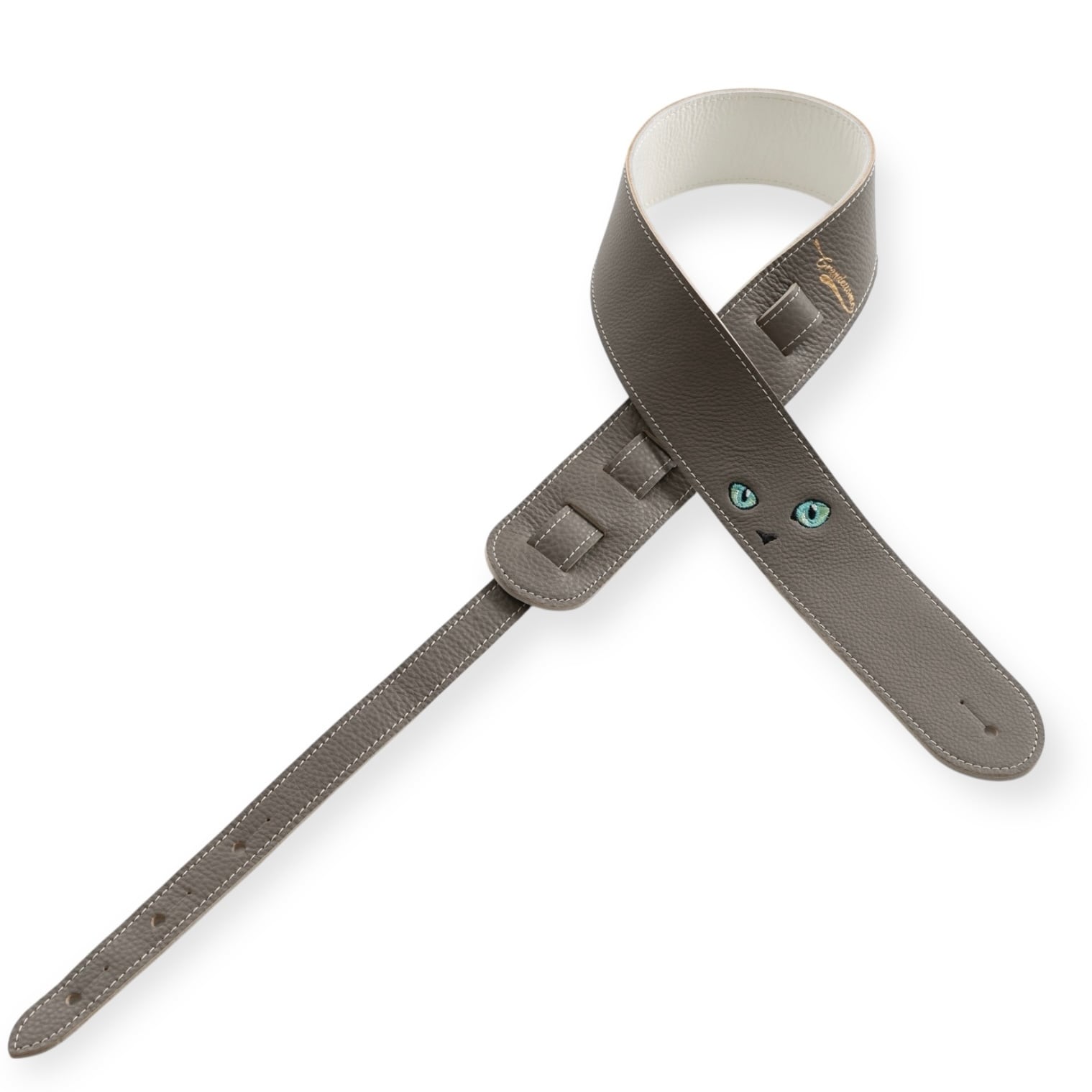 商品概要 ビー玉みたいな綺麗でおっきなお目目を刺繍で表現しました。 革には柔らかくさらっとしたグレーのレザーを使用した、ねこ好きさんにピッタリのアイテムです。 裏側にも柔らかい高級感のある白の牛革を使用しております。 ぜひ、音楽に情熱を注ぐあなたにふさわしい一本を手に入れてください。 ※特にラッカー塗装の楽器へは色移り等の可能性があります。 ※革は天然皮革の為、素材の特性上、キズや擦れ、シワなどがございます。 ----------------------------------------- ●店舗へのご来店について webご案内の該当商品が店舗に展示していない場合がございますので、店舗ご来店にて商品をご購入・ご確認をご希望の際は事前に店舗あてにご確認ください。 楽器の詳細及び通信販売の手続き方法で不明な点は、 お電話かe-mailにてお問い合わせ下さい。 全国通信販売も承ります。 楽器の詳細及び通信販売の手続き方法は、 お電話かe-mailにてお問い合わせ下さい。 お問い合わせは下記までどうぞ!! クロサワ楽器御茶ノ水駅前店 東京都千代田区神田駿河台2-2-2 TEL 03-3292-7148　