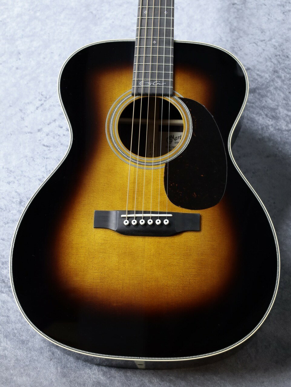 Martin 【K Kピックアップ取付できます】000-28EC Sunburst 2793599【送料当社負担 分割無金利】【お茶の水駅前店】