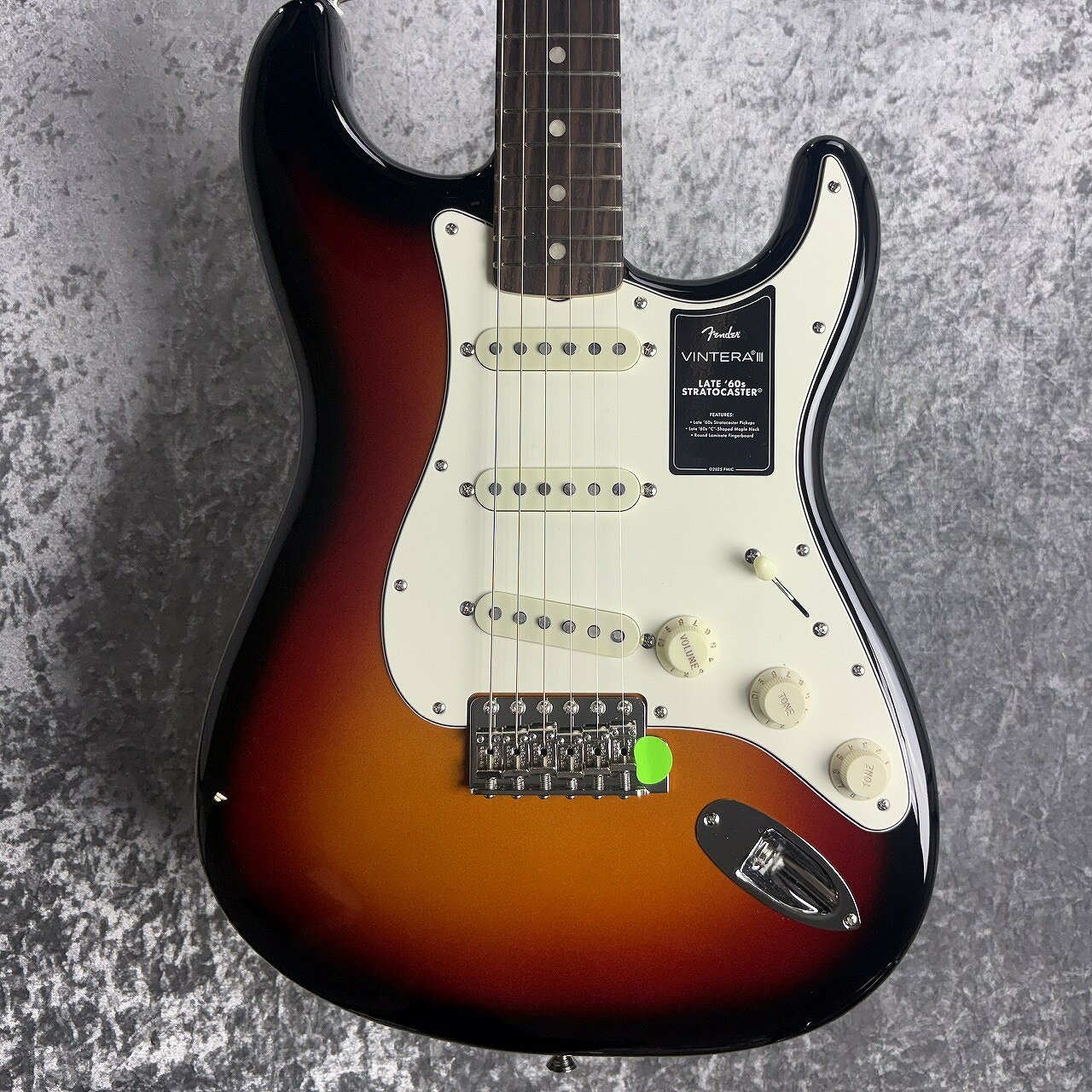 Rakuten - Fender Vintera III Late ‘60s Stratocaster -3-Color Sunburst - #MX26003176【3.28kg】【お茶の水駅前店】
