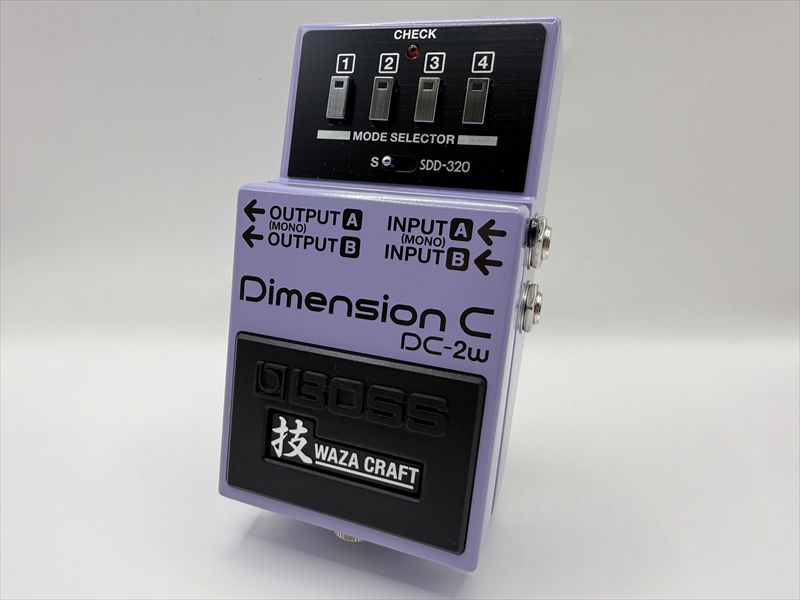 多くのミュージシャン、エンジニアに愛用されているBOSS／Roland Dimensionが「技 WAZA CRAFT」シリーズとして新たに復活しました。高品位アナログ回路を採用することで、オリジナルのコンパクト・ペダルDC-2 Dimension Cを完璧に再現するだけでなく、往年の名機として名高いラック・エフェクターRoland SDD-320 Dimension Dのサウンドも実現。その顔ともいえる4つのモード・セレクター・ボタンはオリジナルを継承しながらも電子式にアップグレード。従来では実現できなかったセッティングも可能となり、サウンドの幅が格段に広がりました。 発売当時から今に至るまで、このDimensionサウンドが多くの音楽で使用されている理由は、その類まれなる立体的なエフェクト効果にあります。エレキ・ギター、アコースティック・ギター、キーボード、ボーカルなど、様々なサウンドに広がりと奥行きを与えるエフェクトとして、多くのミュージシャンやエンジニアから、今もなお重宝されています。オリジナルの回路設計をリスペクトしつつ妥協のないクラフトマンシップによって現代によみがえったDC-2Wは、Dimensionサウンドを再現し、新たなサウンドの可能性を示すエフェクト・ペダルです。 ・アナログ回路で究極のトーンを生み出す特別仕様「技 WAZA CRAFT」シリーズのコンパクト・ペダル ・スタンダード・モードは、オリジナルDC-2 Dimension Cコンパクト・ペダルのサウンドを再現 ・SDD-320モードは、多くのヒット・ソングで使用され名機として名高いビンテージ・ラック・エフェクターRoland ・SDD-320 Dimension Dのサウンドを再現 ・Dimensionのトレードマークである4つのモード・セレクターは、新設計の電子式ボタンによる耐久性の高い構造と視認性の高いLEDインジケーターを搭載 ・メインとなる4つのサウンドに加え、2つのボタン同時押しも可能になり、合計20通りのサウンド・バリエーションを実現 ・プレミアムなバッファを搭載 ・ギターやベースだけでなくキーボードやスタジオ機材まで幅広く対応するモノ／ステレオ仕様のイン／アウト端子 ・こだわりのメイド・イン・ジャパン ・安心の長期5年保証 ●店舗へのご来店について webご案内の該当商品が店舗に展示していない場合がございますので、店舗ご来店にて商品をご購入・ご確認をご希望の際は事前に店舗あてにご確認ください。 楽器の詳細及び通信販売の手続き方法で不明な点は、 お電話かe-mailにてお問い合わせ下さい。 お問い合わせは下記までどうぞ!! クロサワ楽器御茶ノ水駅前店 6F エフェクター&アンプ フロア 電話03-3293-5625 E-MAIL:eki@kurosawagakki.com