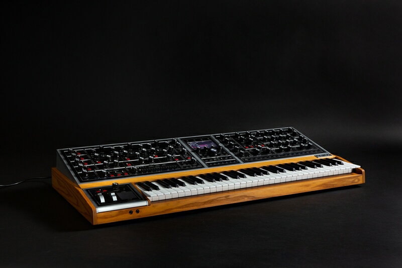 moog (MOOG)Moog One 【国内再入荷!!1台限り即納可能!!】【8ボイス】【送料無料】