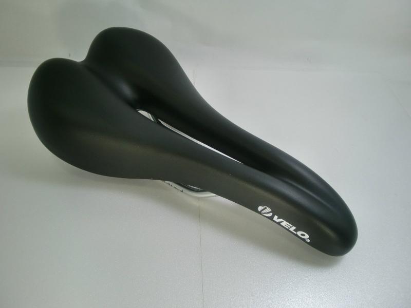 サドル　スポーツサドル　穴あき　VL-1475 ブラック　Velo　ベロ　　　　315