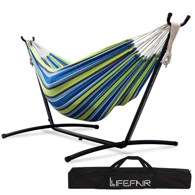 LifeFair ハンモック 自立式スタンドセット ダブルサイズ 室内 室外 兼用 収納バッグ付き耐荷重300kg🍀【ゆったり広めのデザイン】このハンモックはネットの長さが240cmで幅が160cmで、大人2人でもゆったりと入ることができ、楽に寝返りをすることもできます。 大きめサイズなので、身体全体がすっぽり包み込まれるような感覚と安心感を味わうことができ、落ちる心配もなく、安心してくつろぐことができます。🍀【トレイカップホルダーのデザイン】付属のトレイコップスタンドは安定して実用的で、トレイは2つのコップスタンド、1つのスマートフォンのスロット、1つの本とタブレットのスロットを備えています。🍀【簡単組み立てで便利】シンプルな構造で、工具が要らず簡単に組立ることができます。取扱説明書に従って部品を一つずつ組み立てればOKです。女性の方でも手軽に組み立てたり、 取り外したりすることができて安心して使うことができます。付属している専用バッグに収納できて屋外への持ち運びも楽々です。🍀【用途が広い】このハンモックは取り外しも簡単です。金属製スタンドの底に付いている専用のゴム素材のクッションは、室内で使ってもフロアを傷める心配が無く、屋外で使う場合もしっかり支えてくれることができます。🍀【サイズ 素材】109×292×122cm / 重量：約12kg、耐荷重300kg ハンモック本体：コットン100％ スタンド：スチール。製造国：ブラジル。1年間のが付いております。初期不良はもちろん、部品の交換、単独購入など、お気軽にご連絡下さい。メールアドレス：lifefair.us@gmail.com。