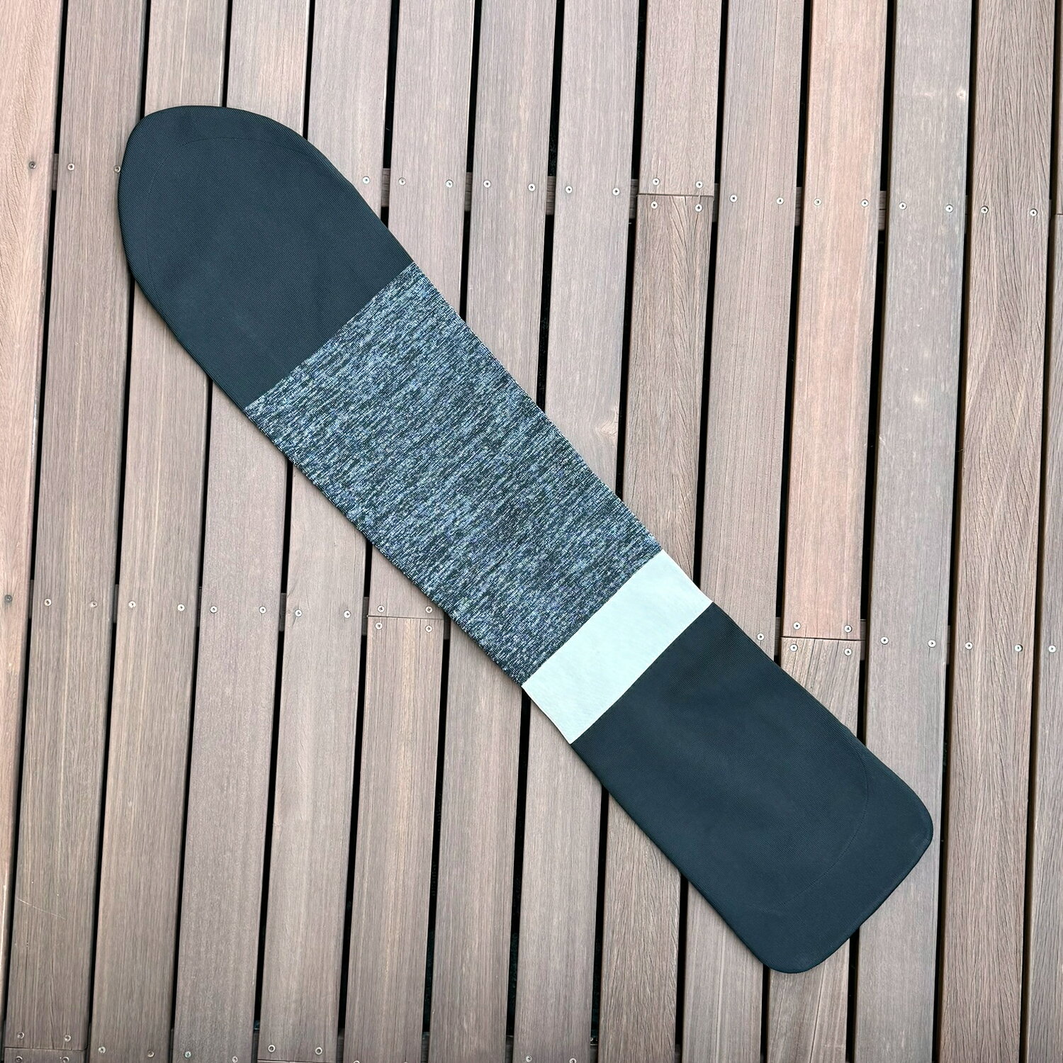 商品説明 特記事項 管理番号SNBebs260371新品未使用 MOKU BK 145-165 商品説明 伸縮性に優れ、ボードの出し入れが極めて容易な巾着タイプの高品質ニットケース「KNIT COVER PW」。 厚手のふんわりとしたニット生地がボード全体を優しく包み込み、車載時や室内保管時におけるエッジの擦れや傷つきをしっかりと防ぎます。 どんな板の形状にも合わせやすいマルチフィット仕様。 スタイリッシュなモクブラック。 販売者名 株式会社エムティーエム