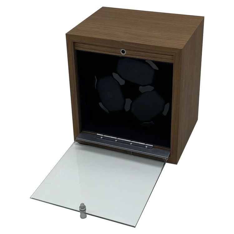 商品情報 ●商品名：ワインディングマシーン ●サイズ：215*150*190MM ●材質：MDF、木材（クルミ材）、ABS、メモリコットン枕 ●モード：O：電源ボタン モード：時計回り2分→6分間停止→繰り返し モード：反時計回り2分→6分間停止→繰り返し 　　　　モード：時計回り5分→反時計回り5分→（3時間繰り返し）→9時間停止→繰り返し 　　　　モード：時計回り2分→6分間停止→反時計回り2分→6分間停止→繰り返し 　　　　モード：時計回り5分→反時計回り5分→（3時間繰り返し）→9時間停止→繰り返し ●ご注意： モード-は短時間使用におすすめで、モード＝は長時間使用におすすめです。 　　　　（一部の機械式時計はモード＝でチェーンフュジーできない場合、モータ-を使用してください。） ●電圧：3V-9V/1A-5A（海外通用） ●モーター：静音モーター ●セット内容：本体、USB&DC給電コード、外国語説明書 ●生産国：中国 ※説明書や外装は外国語となります。 ご注意 ●不良の場合、注文番号をご記載の上、メールにてご連絡いただければ対応させていただきます。 ●本製品を分解や修理、改造をしないでください。 ●写真撮影の照明や、画像処理の加減により実物の色味と若干異なる場合もございます。あらかじめご了承の上ご購入下さい。 ●生産時期によって、商品の仕様や外装デザインがご通知なく変更される可能性がございますので、予めご了承のうえ、ご注文ください。 ●地域によっては配送業者が異なる場合がございます。 【特長】 腕時計、収納ケース、木製、ガラス、5本、ブラウン、ゴールド、クッション、おしゃれ、シック、メンズ、レディース、ギフト、プレゼント、時計ケース、ウォッチケース、小物入れ、収納、整理、ボックス、コレクション、ディスプレイ、時計ケース、時計収納、収納ケース、腕時計ディスプレイ、メンズ、コレクション、ケース、ブラック、インテリア、ディスプレイ、ウォッチケース、保管、腕時計、コレクション、ケース、ウォッチケース、オシャレ、インテリア、韓国、韓国インテリア、プレゼント、紳士、婦人、父の日、高級、木製、ウォッチボックス、アクセサリーボックス、アクセサリーケース
